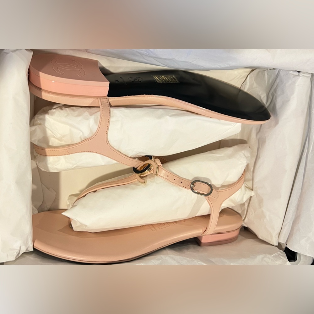 Chanel Pink blush T Sandals NWT Luxury Elegant Comfort.With blush, black silver - Picture 4 of 17
